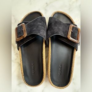 Vince Grant Slide Sandal with good condition